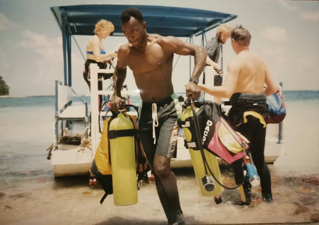 SkimmySkinny's tweet photo. Ok, go ahead ... laugh ... yes I did have hair! This was my first job in #Jamaica #portantonio I worked as a #divemaster for about 10 years before I came to be a #plasterer in #Bromley #bitofachange #ThrowbackThursday 😉 https://t.co/Q7NtjhMXHr