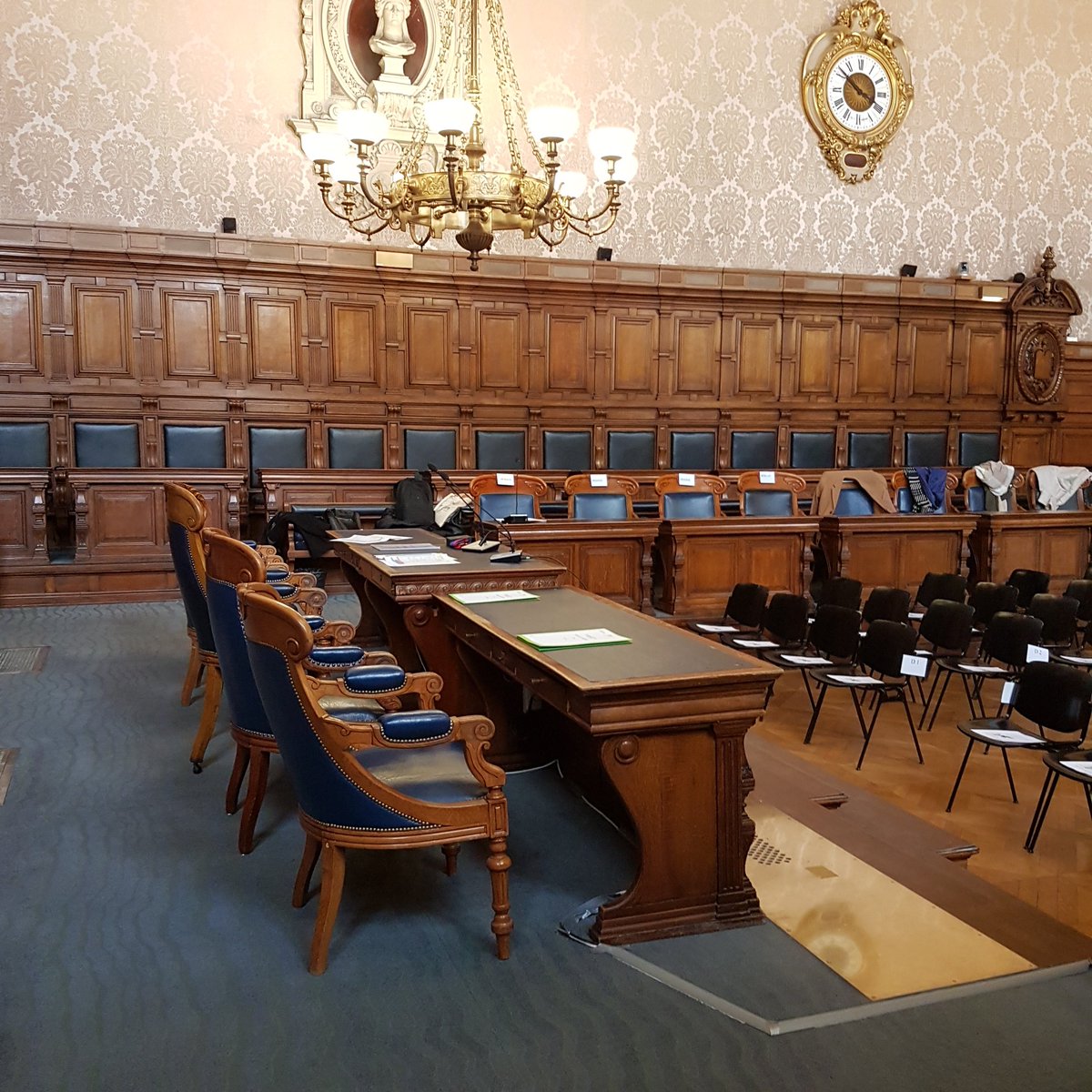 CassiotAnne's tweet photo. Audience solennelle pour le Conseil de Prud'hommes de Paris. Bonne année judiciaire aux conseillers salariés employeurs et au greffe. https://t.co/65Bv8k6Uje