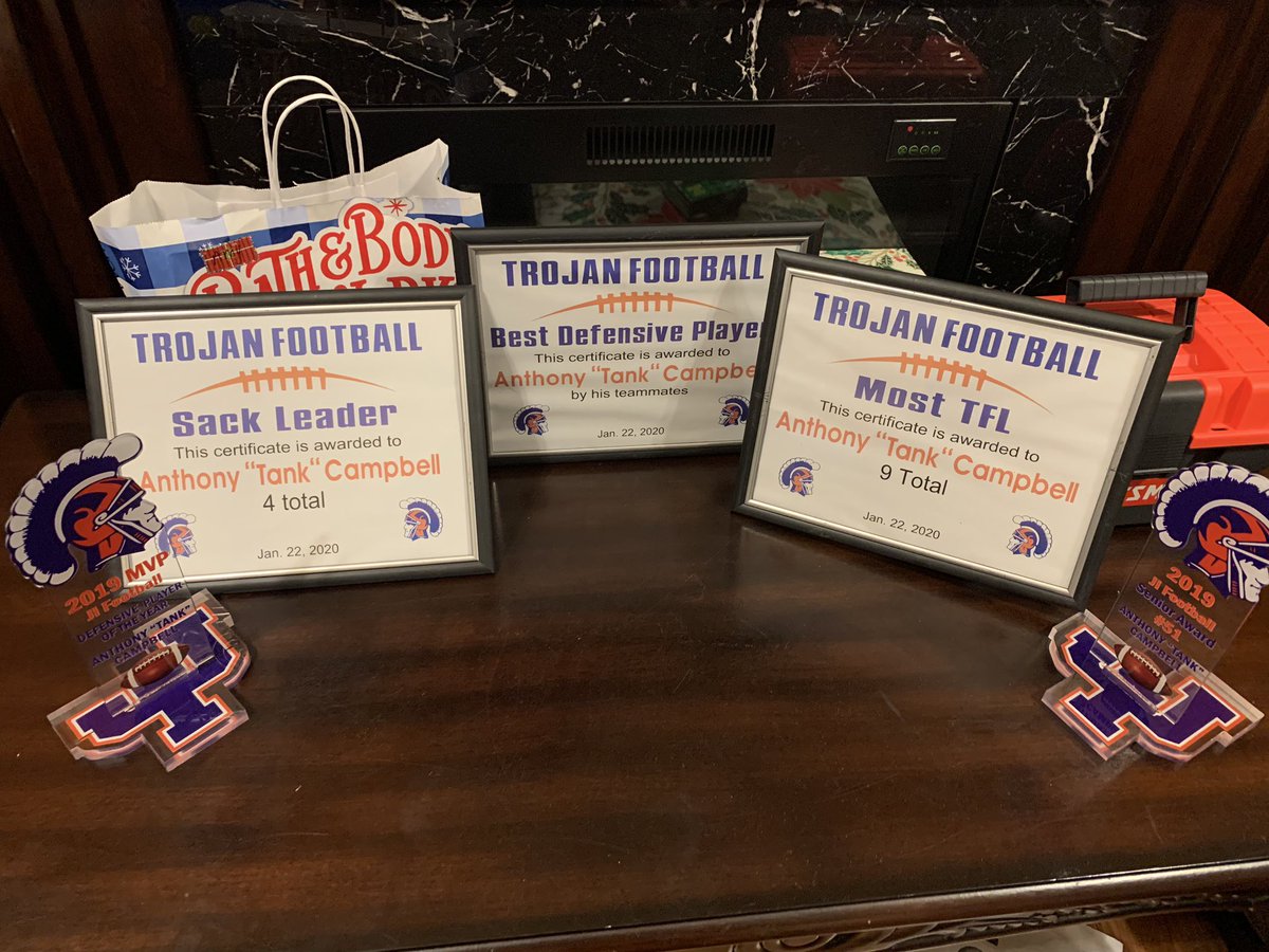 Anthony_Tank51's tweet photo. Blessed and honored to have received these awards. The journey has truly been a hard and bumpy one but I overcame all of the obstacles that were in my way. Rather than run from adversity, I ran to it and used it as motivation and encouragement to work harder. https://t.co/hrN7ziKgMC