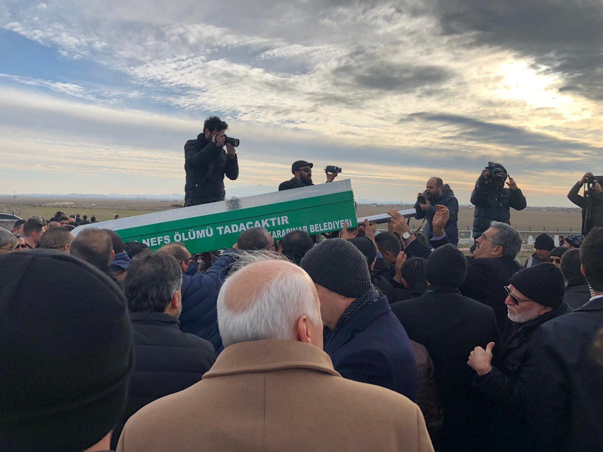 recep_konuk's tweet photo. Değerli Hemşehrimiz ve Çevre ve Şehircilik Bakanımız Sayın @murat_kurum'un amcası Merhum Hanifi Kurum'un cenaze merasimine katıldık, Allah rahmet eylesin mekanı cennet olsun. Kıymetli Bakanımıza ve Kurum ailesine bu vesileyle tekrar başsağlığı ve sabır diliyorum. https://t.co/H6eXk8ype2