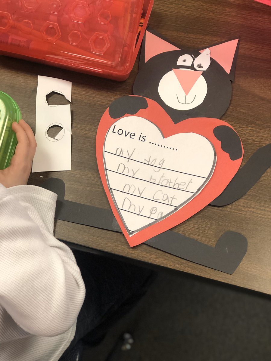 GCSNewTeachers's tweet photo. Love is in the air in @GCSNewTeachers Kylie Spencer’s class! We’re so glad she chose her alma mater @GCSchoolsNC’s Pleasant Garden Elementary to bring the love AND the instruction! #GCSIgniteTalent https://t.co/TatE2iIVGq