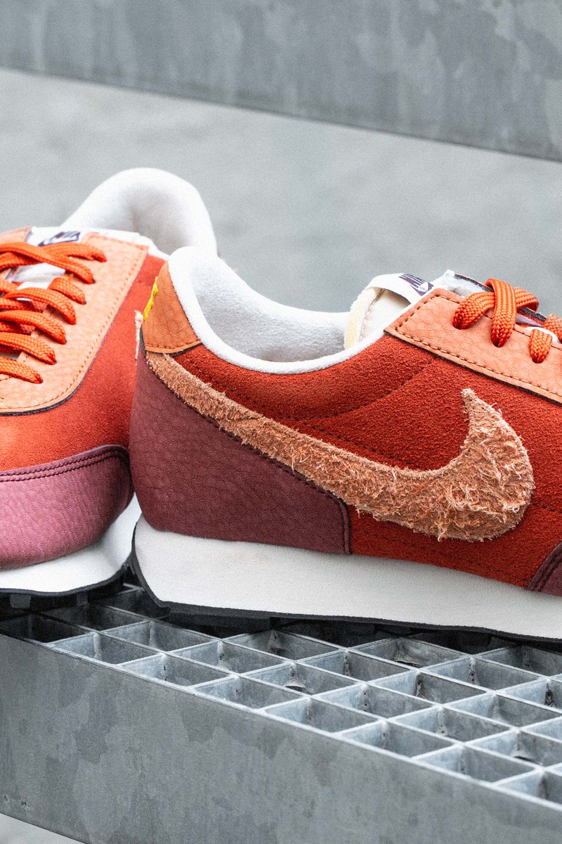 nike daybreak rugged orange