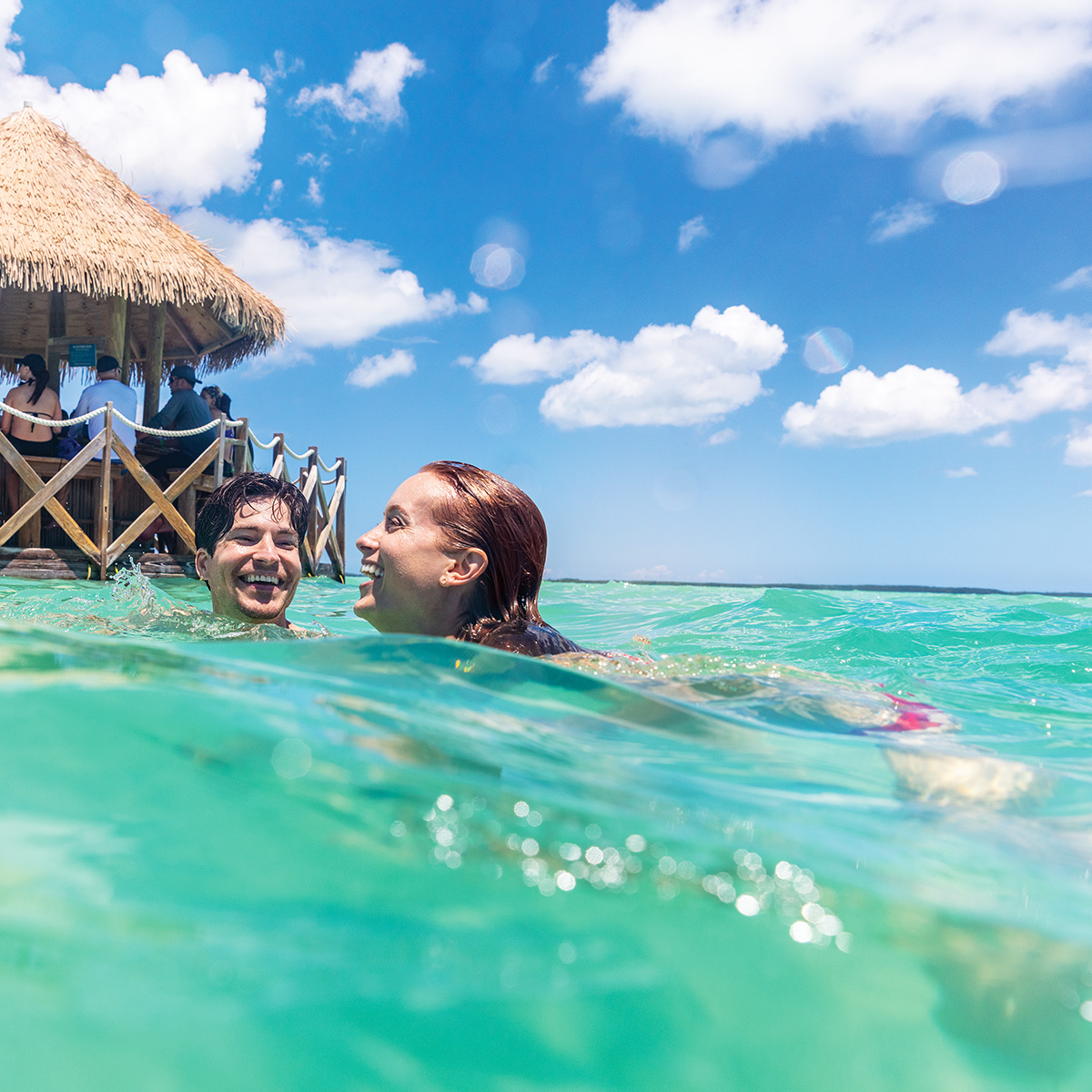 CrociereRoyal's tweet photo. Un #PerfectDayAtCocoCay è così: nuotare nelle acque caraibiche 💦 dopo un bel 🍹del #FloatingBar 🤩 https://t.co/VNpGOwfOiE