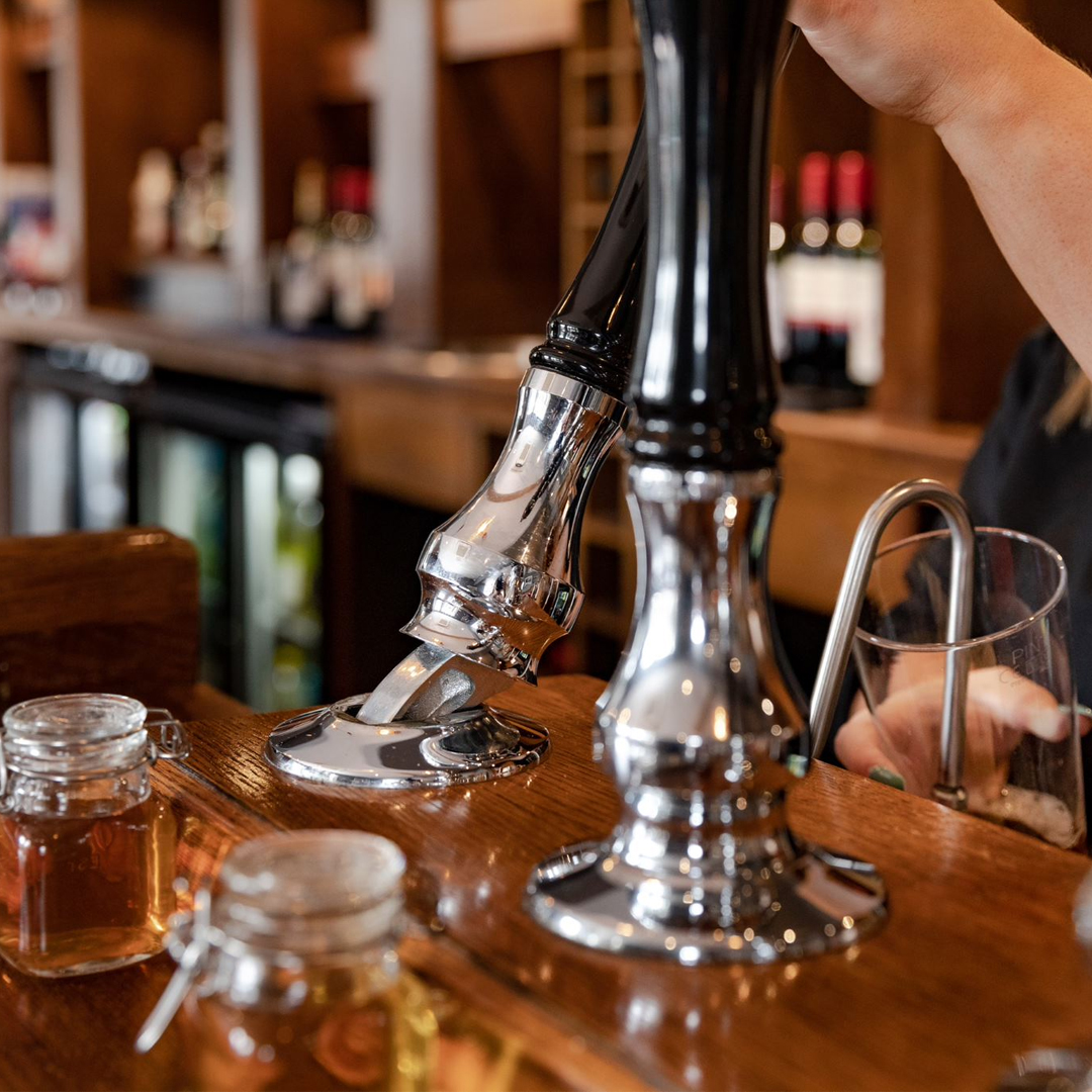 Let us pour you a cold pint while you spend this evening at The Swan. There's no better way to enjoy Thirsty Thursday than in the heart of hants 🍺♥️