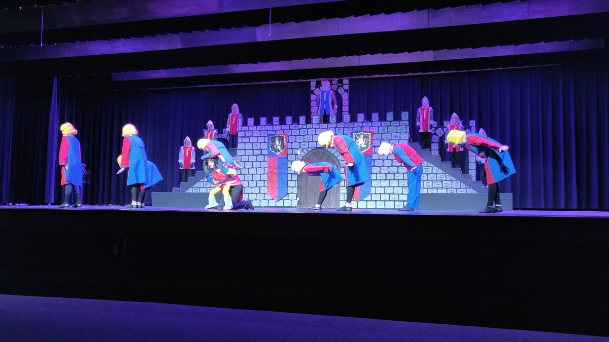 MMS_principals's tweet image. What an awesome sneak peak of the MMS Musical, Skrek Jr. this morning! The dedication of each student and adult  came through loud and clear. A limited number of tickets are still available for this Saturday's shows.
showtix4u.com/event-details/…
#MASDProud