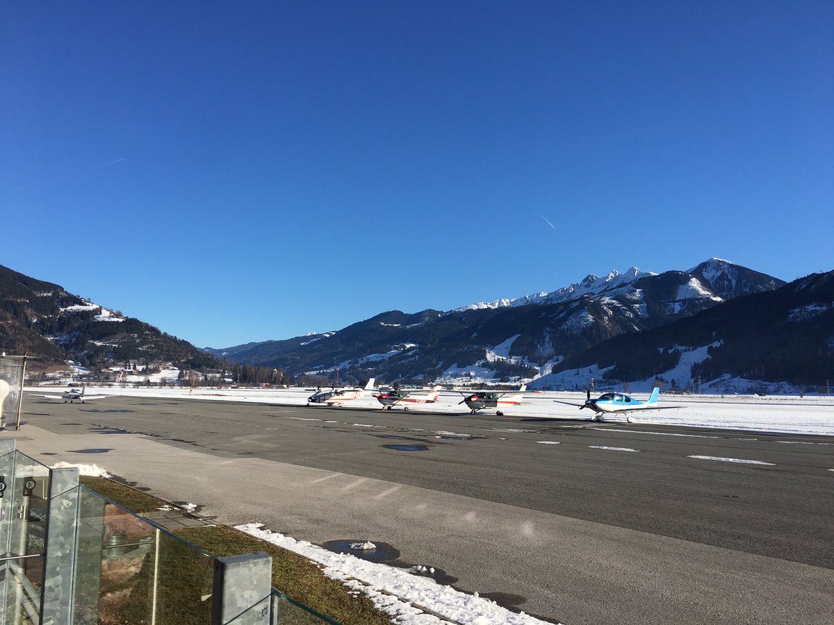 airsafari_'s tweet photo. Delicious winter lunch at after my first #cessna182 landing at #zellamsee airport. @zellamseekaprun https://t.co/EB2HSaml8E