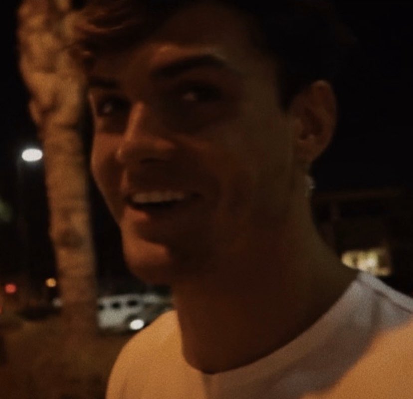 OVOGRAY's tweet image. What’s the first word that comes to mind when you see this smile?