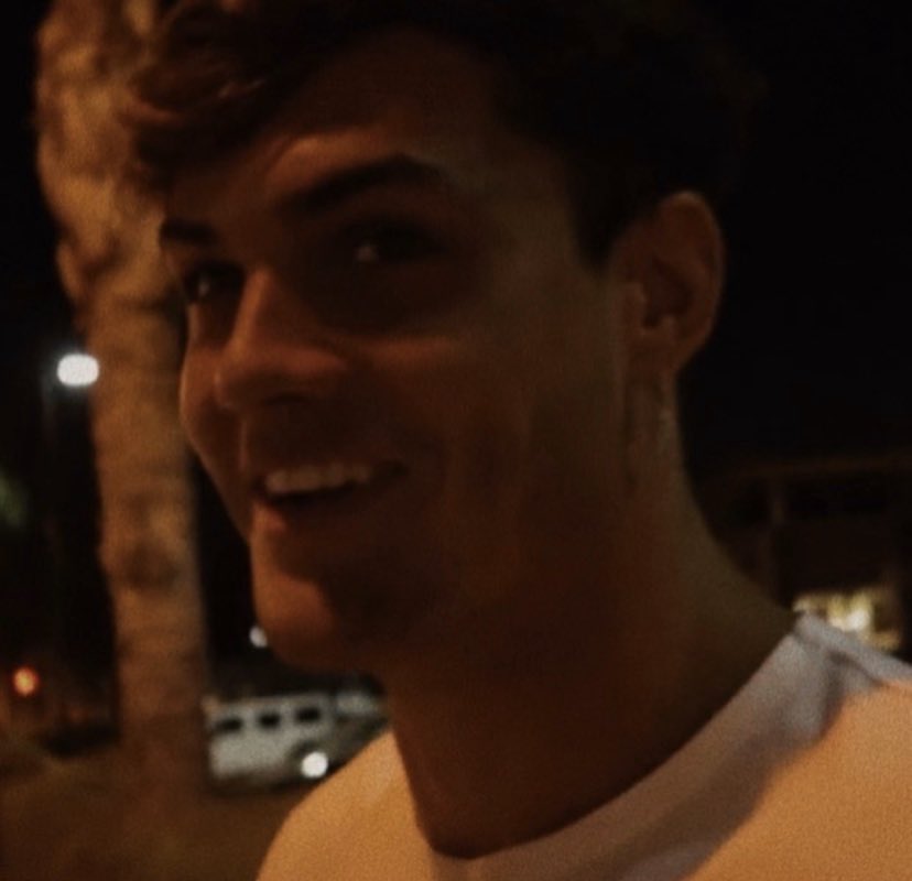 OVOGRAY's tweet image. What’s the first word that comes to mind when you see this smile?