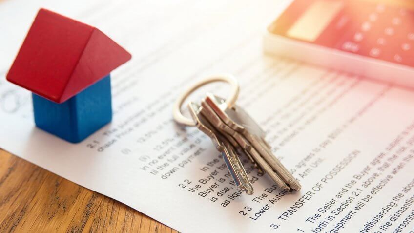 AFancyLifeBlog's tweet image. When buying a home, it&apos;s important to talk to more than one lender! Securing the best mortgage for your situation can save you five figures (or more) on interest payments over the life of your loan. 

buff.ly/2FULDIQ
#homebuying #mortgage #realestate #realestatetips