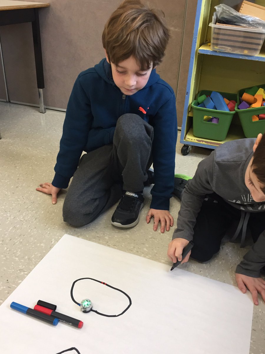 jeffwhipple's tweet image. Ozobots in Mlle Michaud’s Grade 1 class!! #firstday #exploringcode @BarkersPoint thanks @brilliant_labs @ASDWLimelight