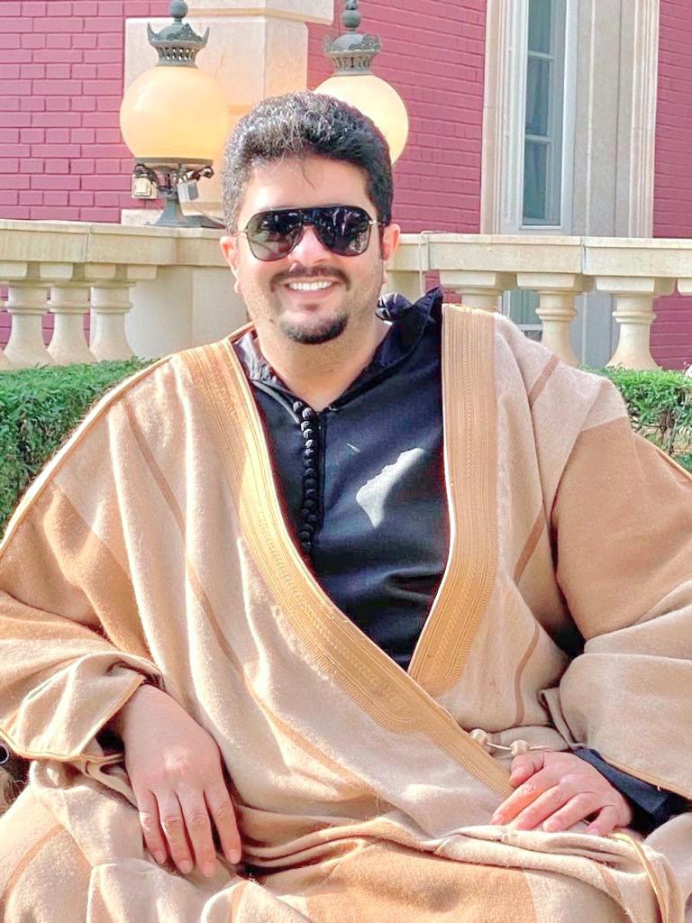 fayez_malki's tweet photo. #عبدالعزير_بن_فهد 
اول مره اشوفه لابس نظارات https://t.co/2oDY7ZXAlF