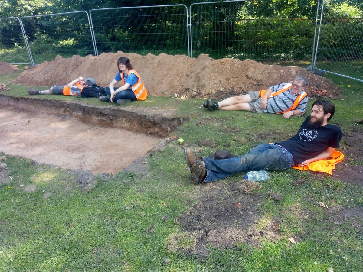 TPCommArch's tweet photo. Just going to leave this #bookingnowopen for all you We Dig... Wollaton Park fans out there!!! @WollatonHall https://t.co/0vH45oexhy #seeyouthere #WeDig #Nottingham #archaeology #Students #training #poshlunch #excited #getonit https://t.co/U465kjUp2X