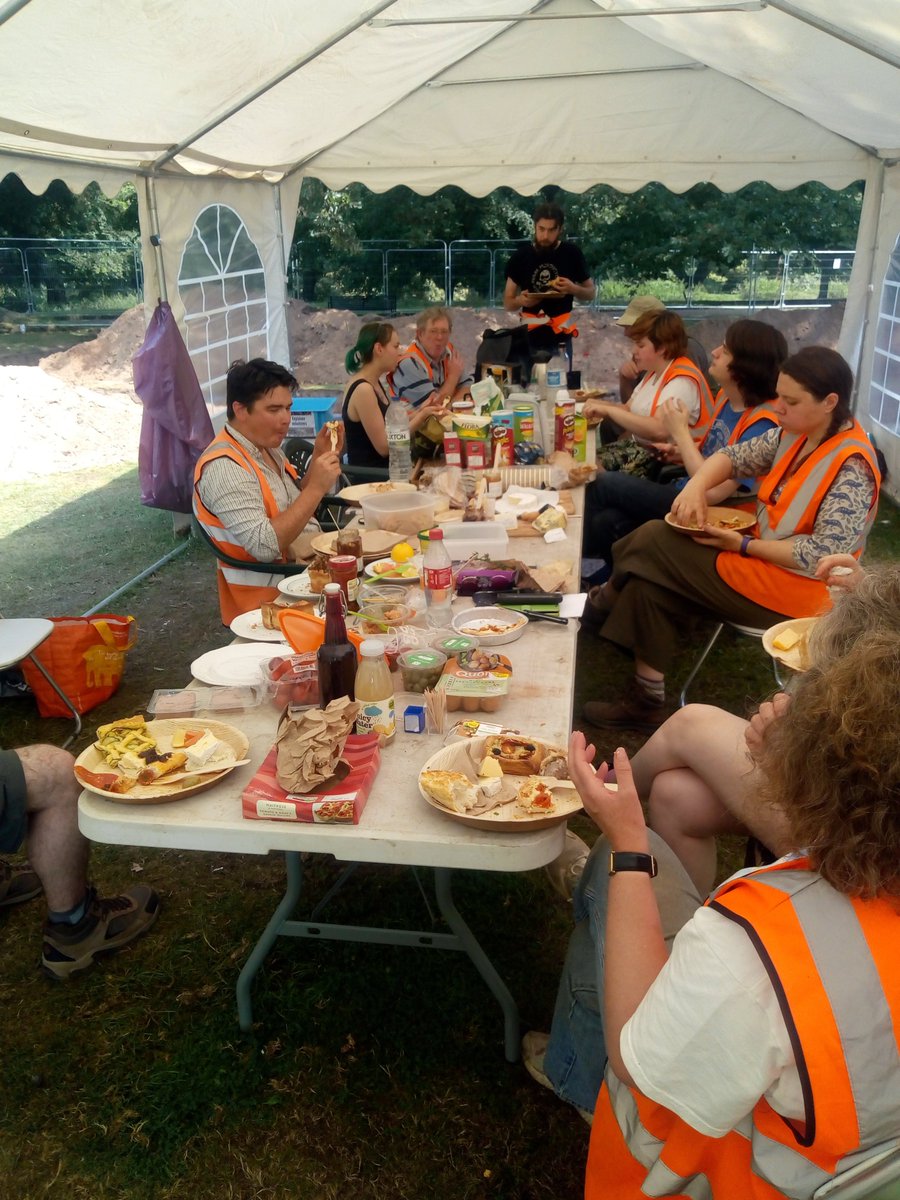 TPCommArch's tweet photo. Just going to leave this #bookingnowopen for all you We Dig... Wollaton Park fans out there!!! @WollatonHall https://t.co/0vH45oexhy #seeyouthere #WeDig #Nottingham #archaeology #Students #training #poshlunch #excited #getonit https://t.co/U465kjUp2X