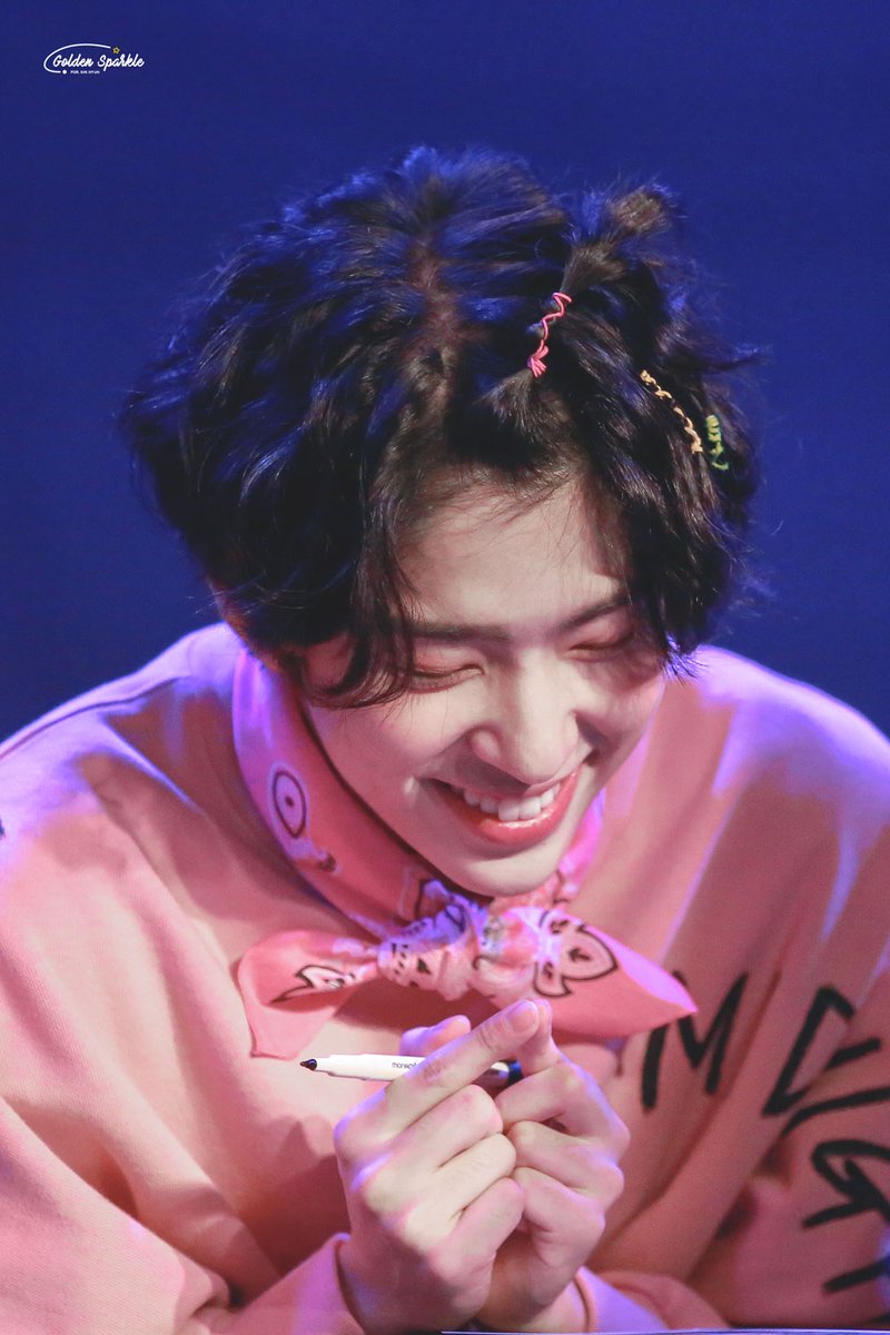 GOLDENSPARKLE56's tweet photo. 200109 ✨

💓💓

#위인더존 #WE_INTHE_ZONE 
#WITZ #시현 #SHIHYUN  
#シヒョン #ชีฮยอน #始炫 https://t.co/D0UHLiuVyJ