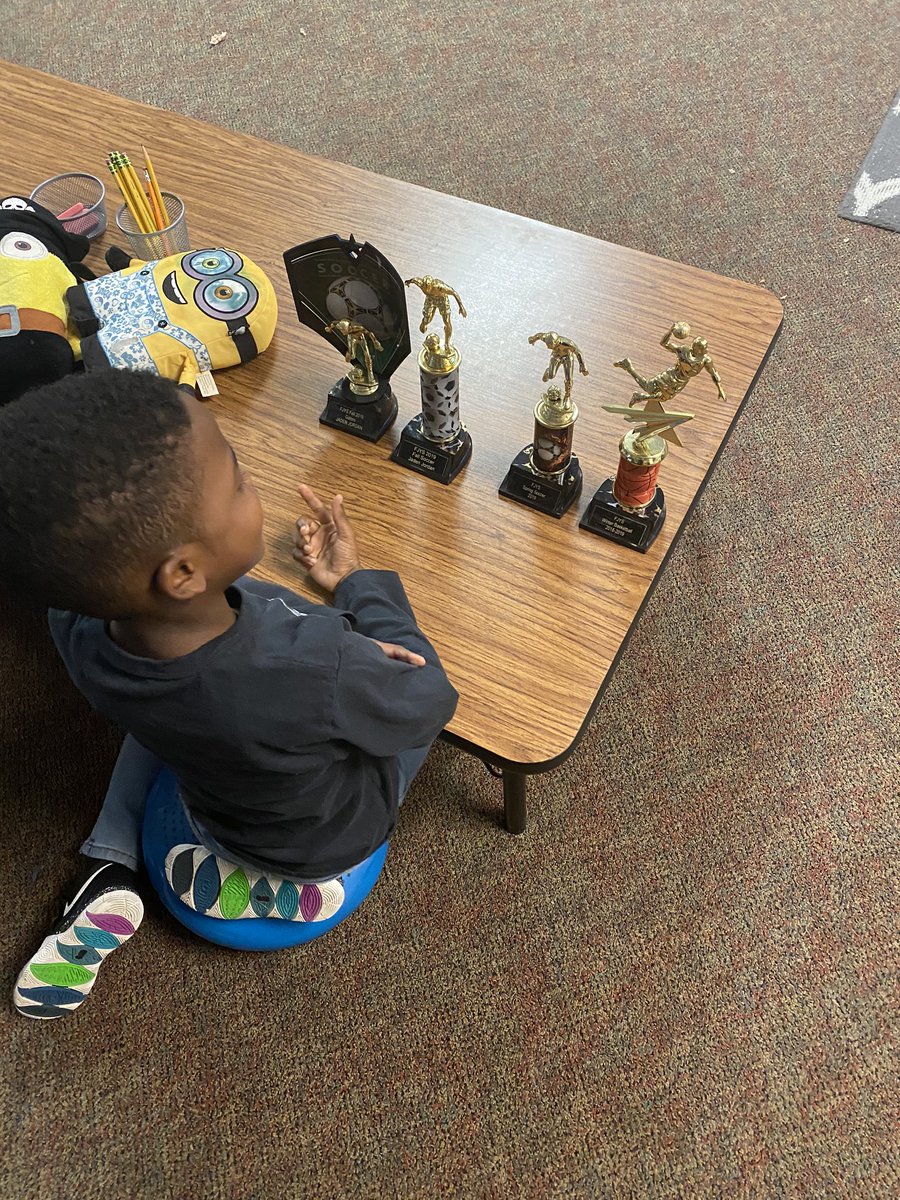 Today we’re being judges to start our opinion writing unit! Judges have to pick the “winner” of their collection and tell us why! <a href="/lonniebnelson/">LonnieBNelsonElem</a> #lucycalkins <a href="/KKrapfel/">Kim Krapfel</a>