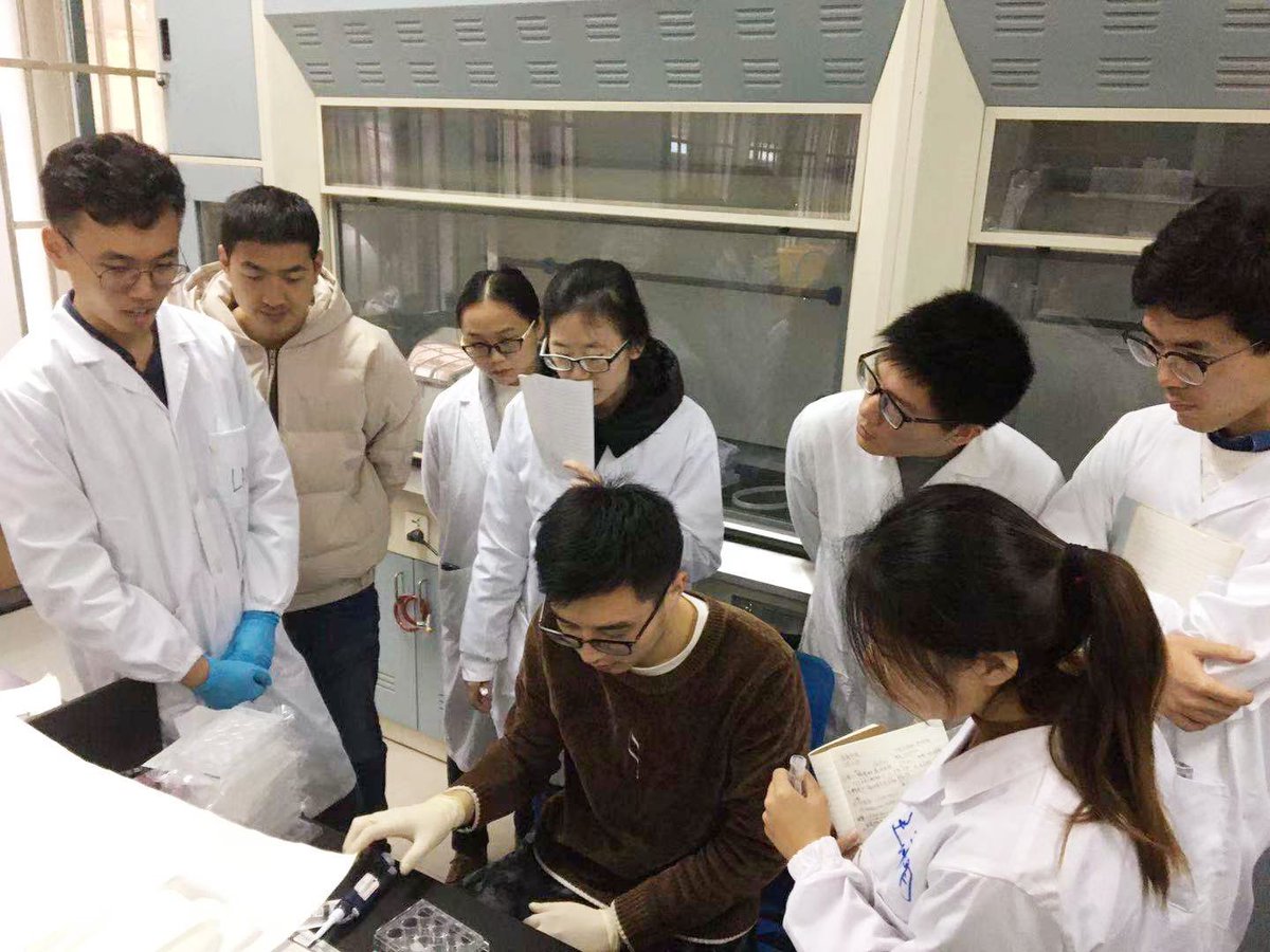 TonyChemE's tweet photo. Thank Prof. Xiangyang Zhang for hosting me in East China University of Science and Technology! Great experimental methods and studies about protein crystallisation exchanged! @yanghuaiyu https://t.co/CjiOOnbxqb