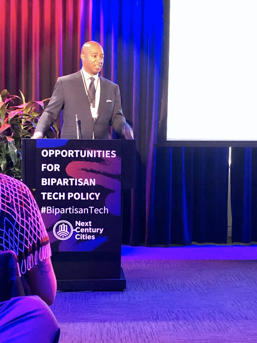 “There are more households in NYC without Internet than there are households in Houston.” <a href="/larry_irving/">larryirving</a> #BipartisanTech #ConnectivityIsAnUrbanProblemToo <a href="/DigitalC_org/">DigitalC</a>