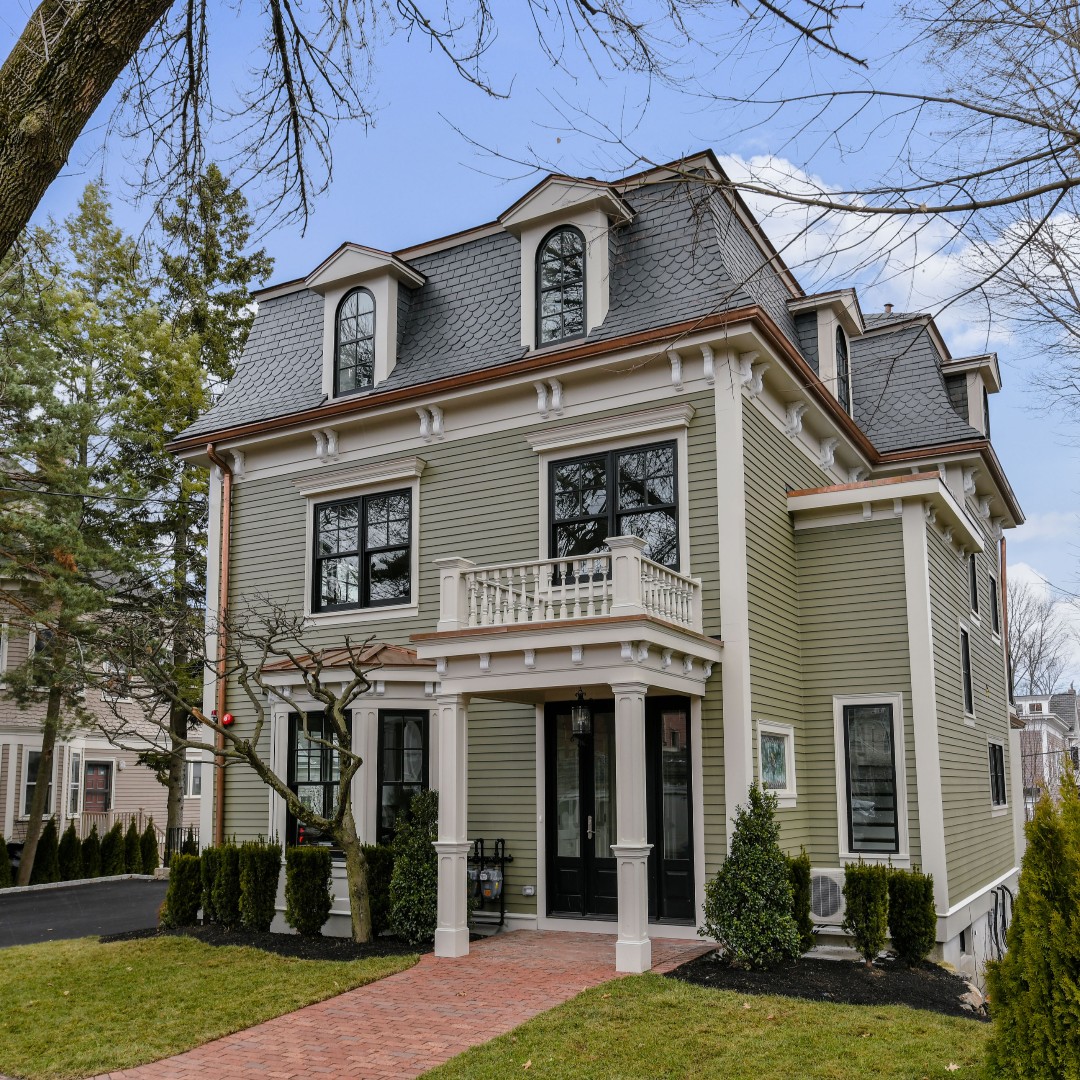 Open House | 46 Mount Vernon Street, 1, Cambridge MA | Thu 1/23, Sat 1/25, Sun 1/26 | 12 - 1:30p ow.ly/8asj50y36jl Located on Avon Hill. Elegant & sophisticated home surrounded by lush green yards yet close to Porter Square. It is truly a work of art.