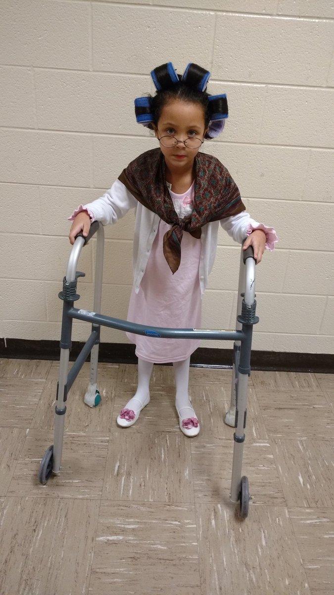 KristieCheek2's tweet photo. A 100 year old cutie! https://t.co/0yia7vZgY8