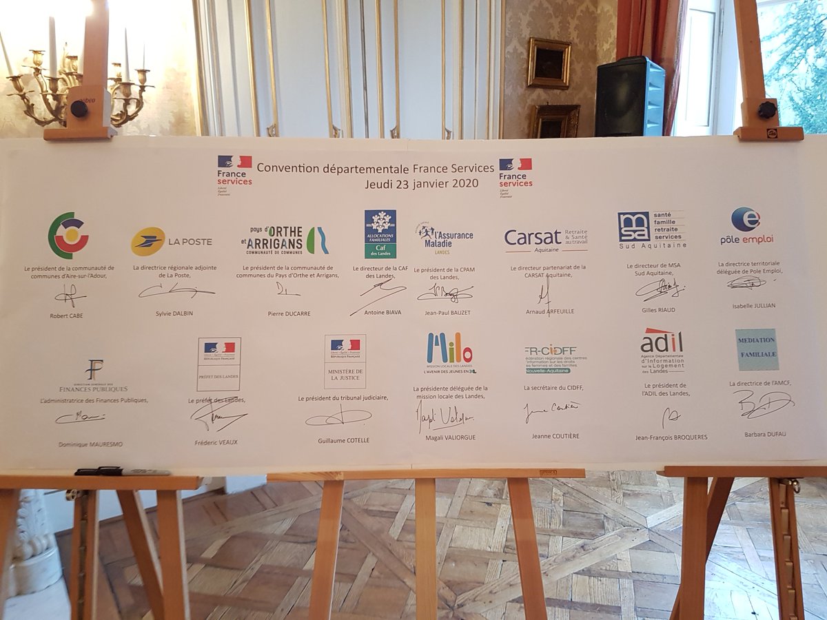 Prefecture40's tweet photo. Signature de la convention départementale France Services à la préfecture. Remise des plaques aux 4 structures labellisées au 1er janvier 2020. Renforcer l'accès des usagers aux services publics sur tout le territoire. https://t.co/xKbvyfo6FX