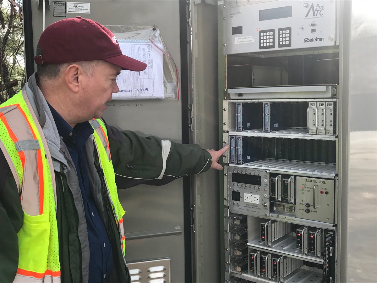 LBRIGMAN_WLOS's tweet photo. Ever get stuck at a red light &amp; wonder what's up with the timing? Or how the light knows you're waiting? We answer those questions tonight at 6pm on @WLOS_13 #StateofOurRoads #trafficlighttiming #trafficlights #WNC #Asheville https://t.co/09ZS3Xxpmy