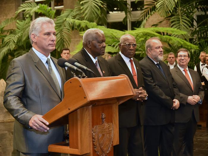 The President <a href="/DiazCanelB/">Miguel Díaz-Canel Bermúdez</a>, this Wednesday held a meeting with the diplomatic corps accredited in #Cuba 🇨🇺 country. Also participating in the exchange were other principal government authorities and representatives of national institutions. 👉minrex.gob.cu/es/diaz-canel-…
