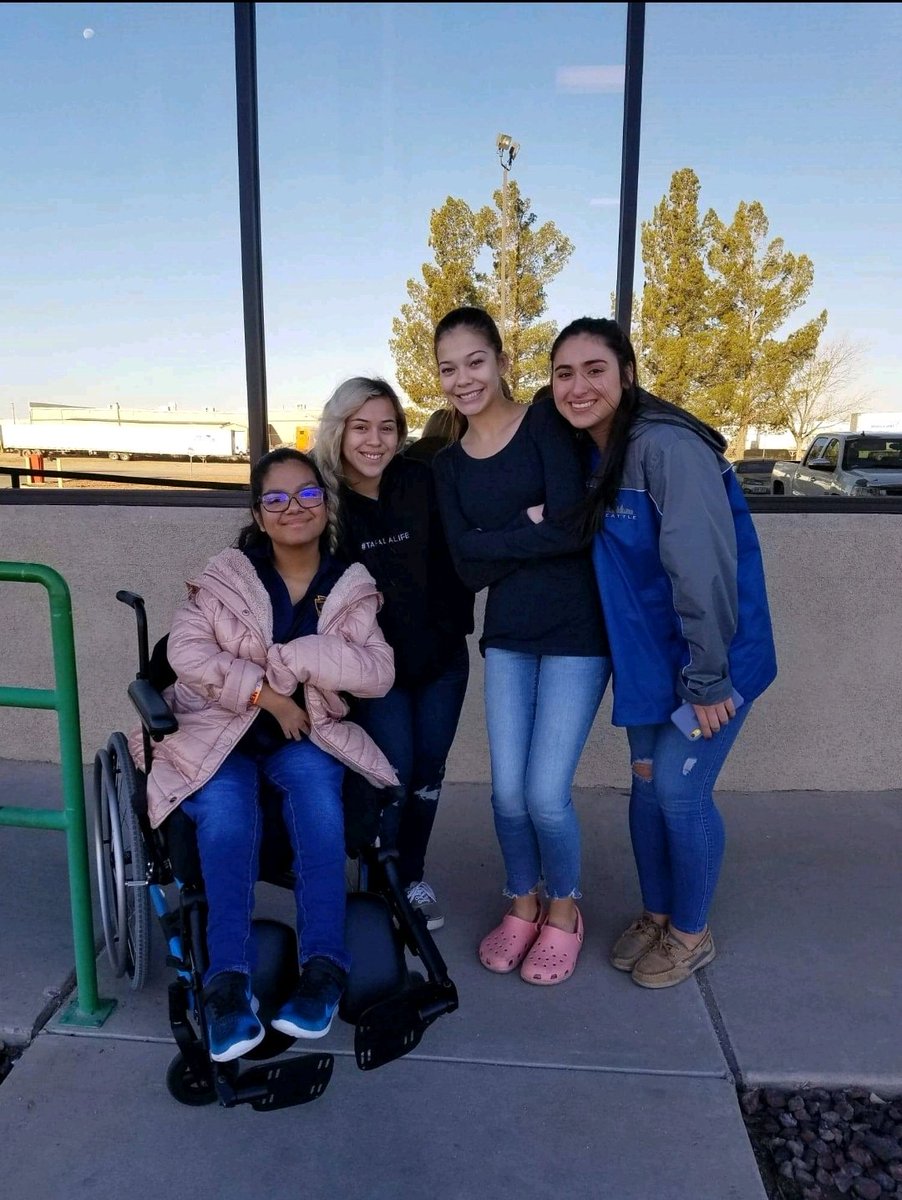 Montwood NHS doing their part in serving for the El Pasoans Fighting Hunger Food Bank 🐏🍖