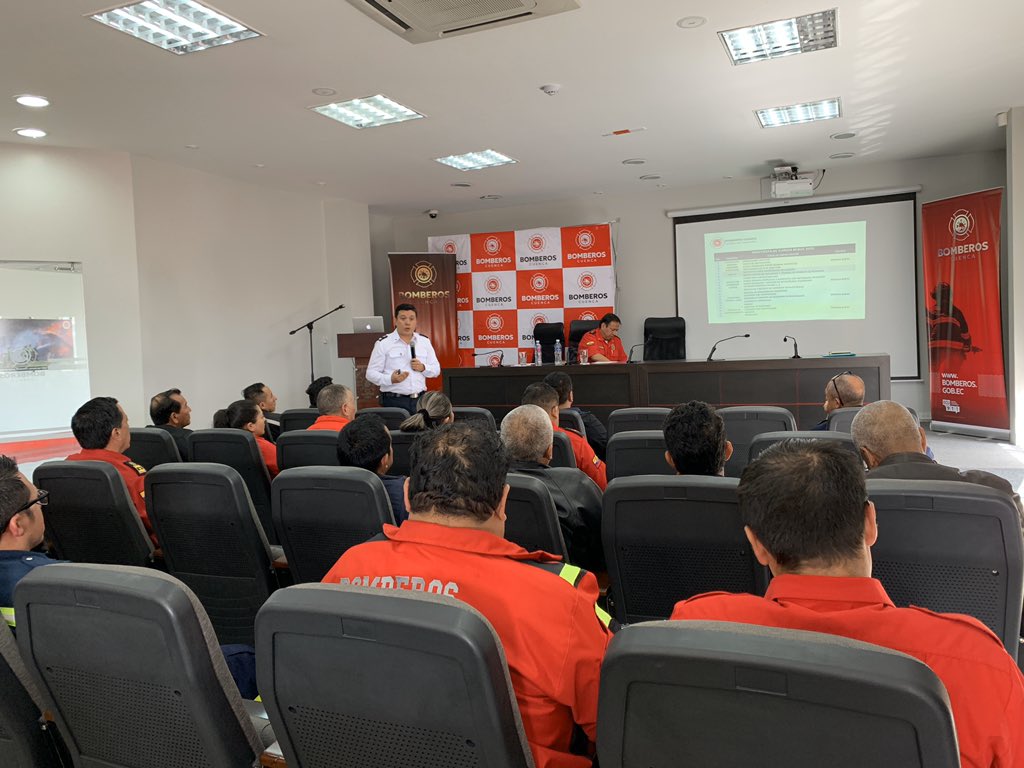 Bomberos_Cuenca's tweet photo. Ahora, en #BomberosCuenca, reunión con los Jefes de los Cuerpos de @BomberosIIIZona para socializar el cronograma de capacitación de la Escuela de Bomberos y la Tecnología Superior en Control de Incendios y Operaciones de Rescate. https://t.co/K80PppiFTs