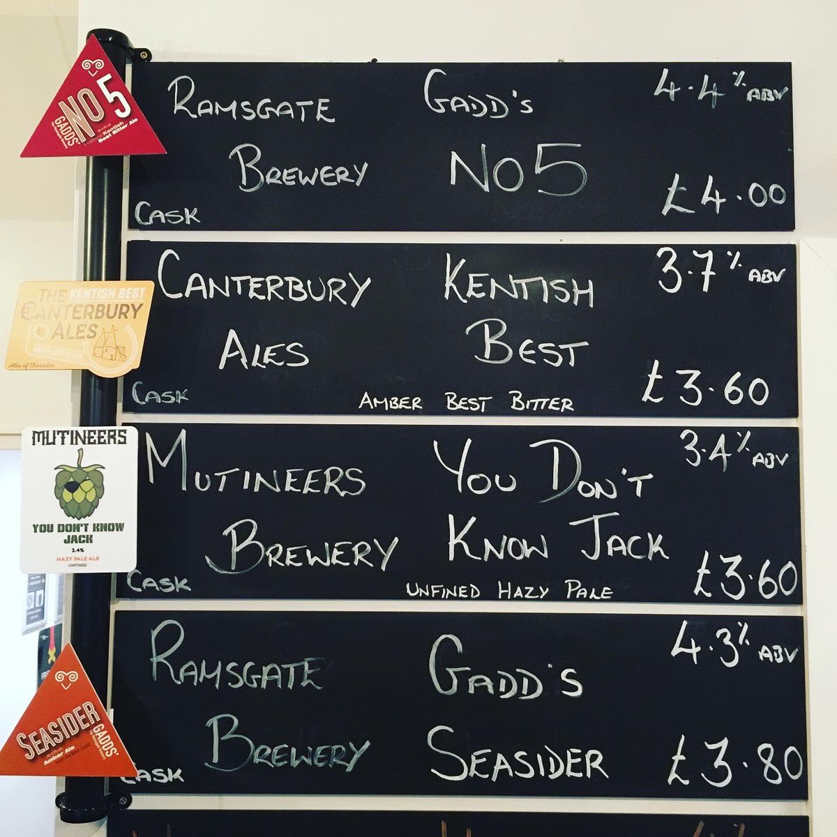 lockandbarrelah's tweet photo. Beat the crowd to this brilliant beer from the boys @mutineersbrewery . ‘You don’t know Jack’ is the unfined hazy pale you’ve been waiting all your life for. Starting alongside some of our regulars and favourites from @ramsgatebrewery   #canturburyales #realale #realbeer #ukbrew https://t.co/pjeiTIJnxD