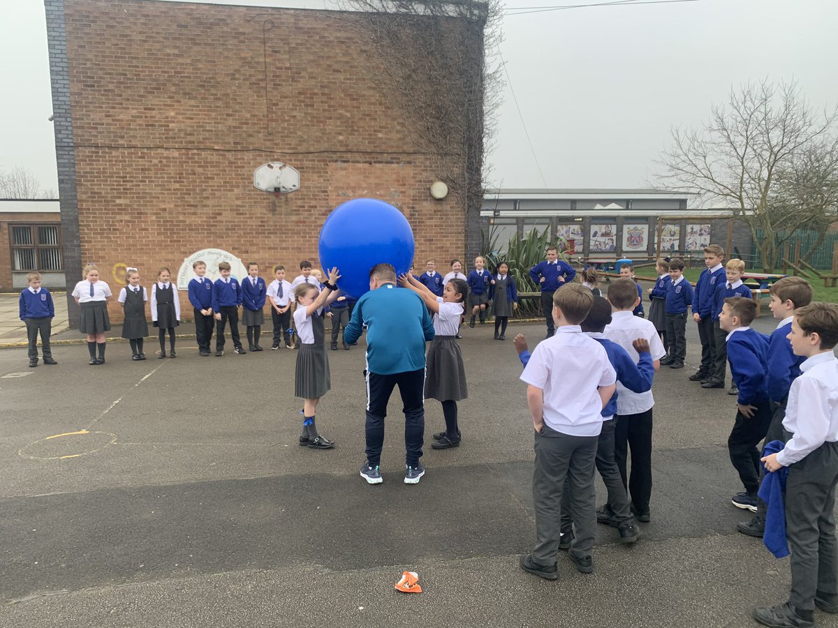 MrWongWW's tweet image. Year 4 have had a brilliant day learning all about resilience and the 6 habits: Attitude, Behaviour, Courage, Determination, Enthusiasm and Friendship. Make sure we apply this to our day to day activities and challenges. #Resilience #ConquerChallenge @onegoalltd @MrsKWilliamsC10
