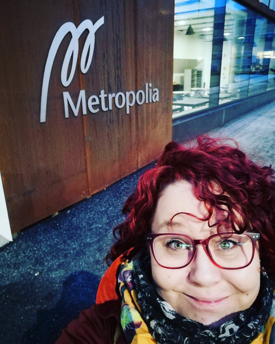 PiiaNiilola's tweet photo. Nyt oli vuorossa @metropolia ja @helsinginsote #Digitori - pikainen alustus teemalla "Digi kuuluu aivan kaikille!".
Paikalla on monta digituen tarjoajaa ja asiakasta. Tärkeintä on, että jokaiselle tarvitsevalle tarjotaan tukea siellä, missä asioi.
#digituki #digiosallisuus https://t.co/Tg8j9qUBSn