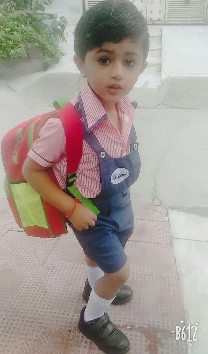 digitalbhatia's tweet photo. @DCPNWestDelhi @DCPCentralDelhi @DCPNEastDelhi @PMOIndia @DelhiPolice 
नरेश दिग्वाल आपसे हाथ जोड़कर निवेदन है कि मेरी बेटी को अपनी बेटी समझ कर सभी ग्रुप में शेयर करे और ढूंढने में मदद करे। मेरी बेटी टैंक रोड, करोल बाग, नई दिल्ली से लापता है। ये मेरा नंबर है 9310597739
Please help https://t.co/J24QArV0gB