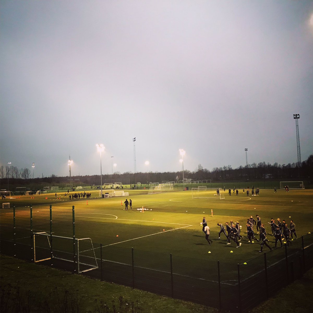 Eftermiddgstræning U10-U19 på Brøndbys flotte anlæg👍 #klubbesøg #besigtigelse