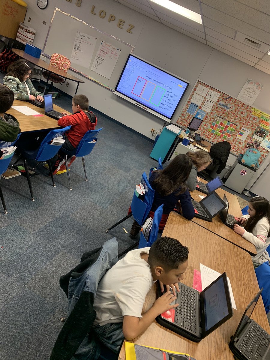 lorenaa_lopezz's tweet photo. Applying what I learned with @seetickle during digital learning today! @NatWilliamsElem #WordSort https://t.co/jlj9akisc9
