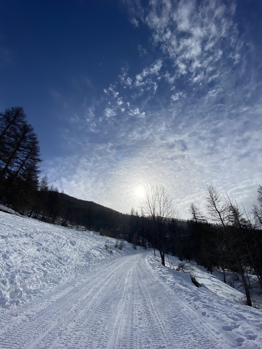 GruppoAbc's tweet photo. Another beautiful day here in Sauze! https://t.co/LDRDI5ODow