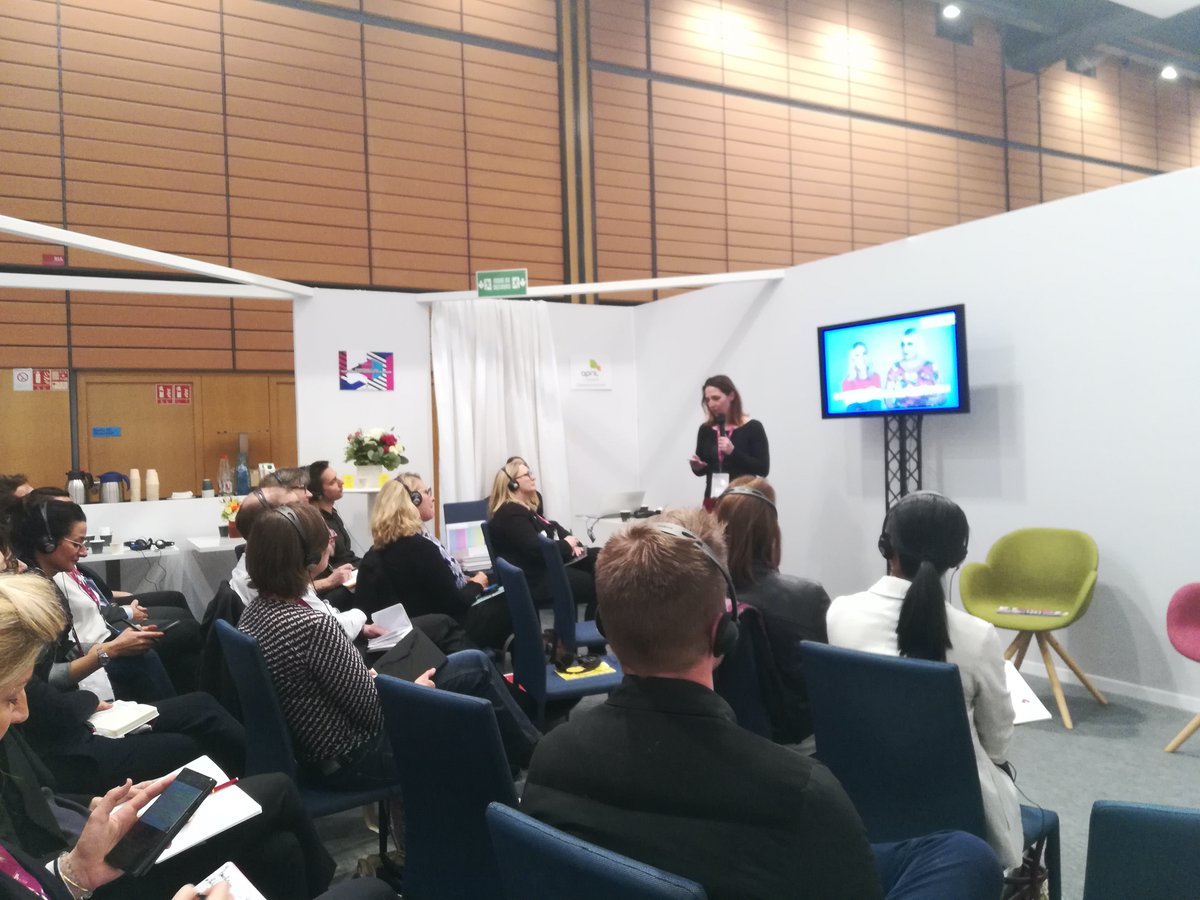 brainsto's tweet photo. A la question "Que vous évoque la notion de marque ?" les #dirigeants présents à notre masterclass répondent :  Entité, valeur, qualité, nom, ancrage, inspiration, logo, durabilité, confiance. #EDFutur https://t.co/D1Z35KfUUr