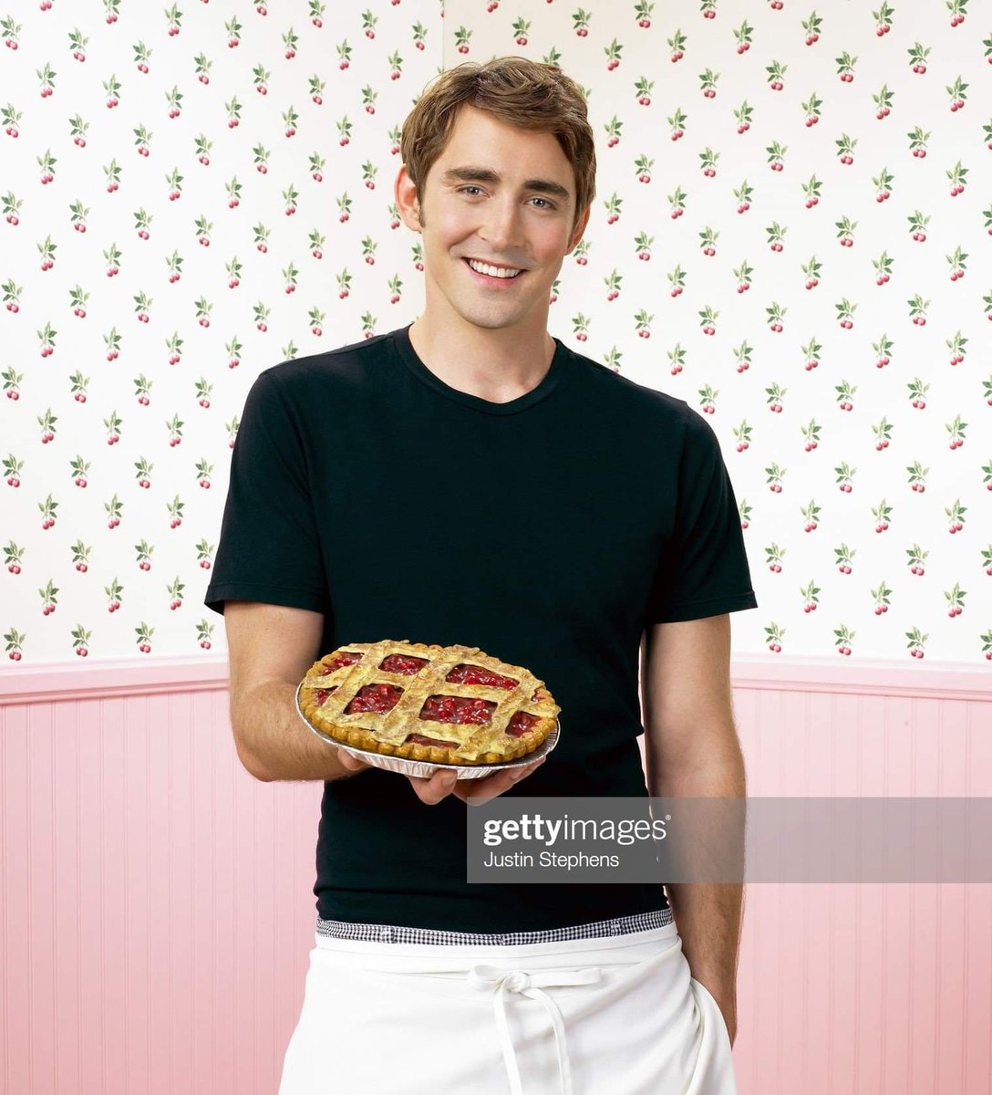 leepaceitaly1's tweet image. It&apos;s #NationalPieDay, grab a slice 😉

...Filled with love and baked with care, here&apos;s a special Pie for you 🍰.
Hope you have a good time on National Pie Day 🍰. 

#LeePace #Piemaker #PushingDaisies