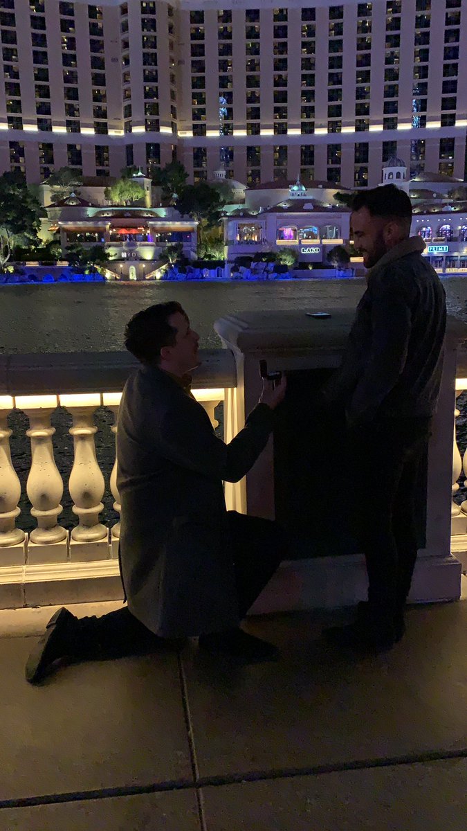 craggleprice's tweet image. Got engaged in Las Vegas 😍🙌🏼🎉 that place is one of my fav places ever !! #TuiTalks #TakeMeBack