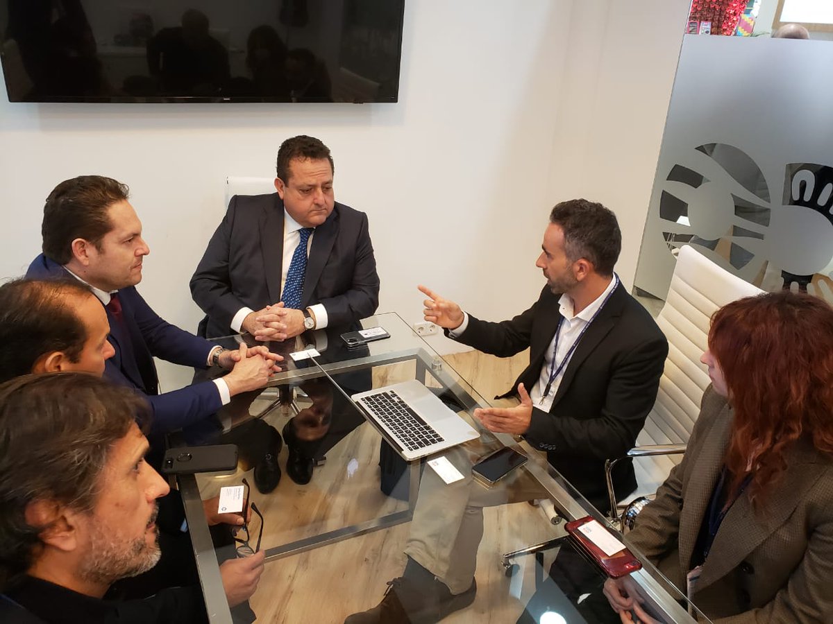 cmendozadavis's tweet photo. Revisamos nuevas estrategias digitales que permitan a #BCS consolidar sus destinos, ir a la vanguardia y atender nuevos perfiles de viajeros que recurren, en un 58% a nivel global, a herramientas digitales para elegir los destinos y concretar sus intenciones de viaje. #FITUR2020 https://t.co/UeiVTUYSyd