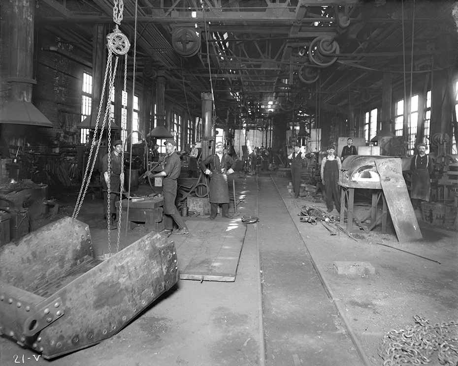 clydeironworks's tweet photo. We went from manufacturing machines that could lift 500 tons to wood-fired flavor that lifts the soul. #TBT https://t.co/huJBVyTdc9