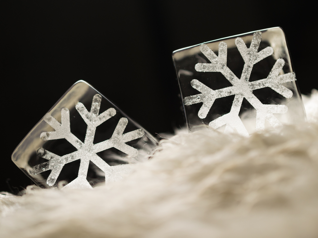 Create your own winter wonderland with your cocktail ice❄️ <a href="/IceModern_nyc/">Ice Modern</a>  ​#cocktailice #monogram #thirstythursdays #drinks #IceModern