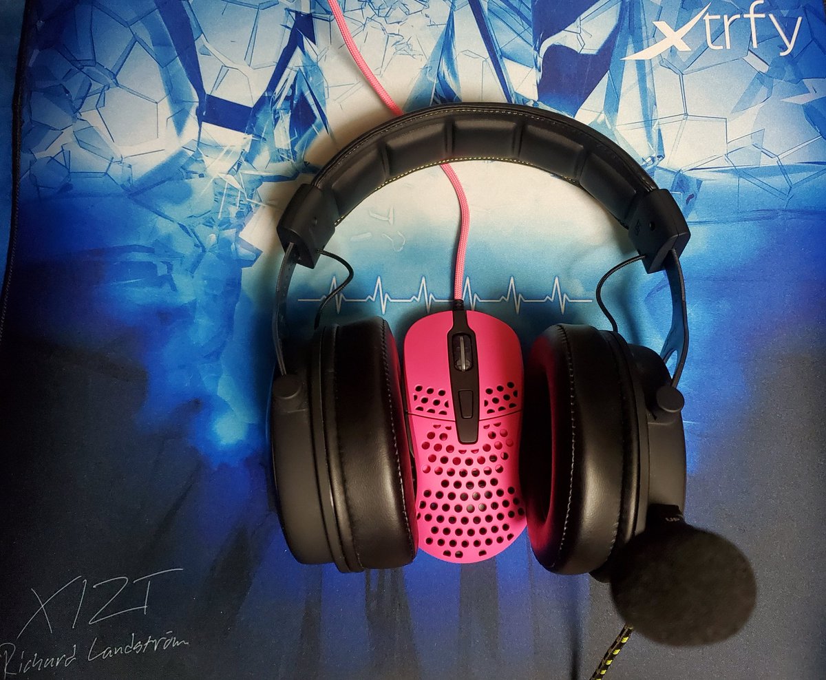 F_ixKrieg's tweet photo. #xtrfyデスクフォト
#xtrfyH1
#xtrfyXTP1XIZT
#xtrfyM4
#Bestfriends https://t.co/eLGdrzrdiy