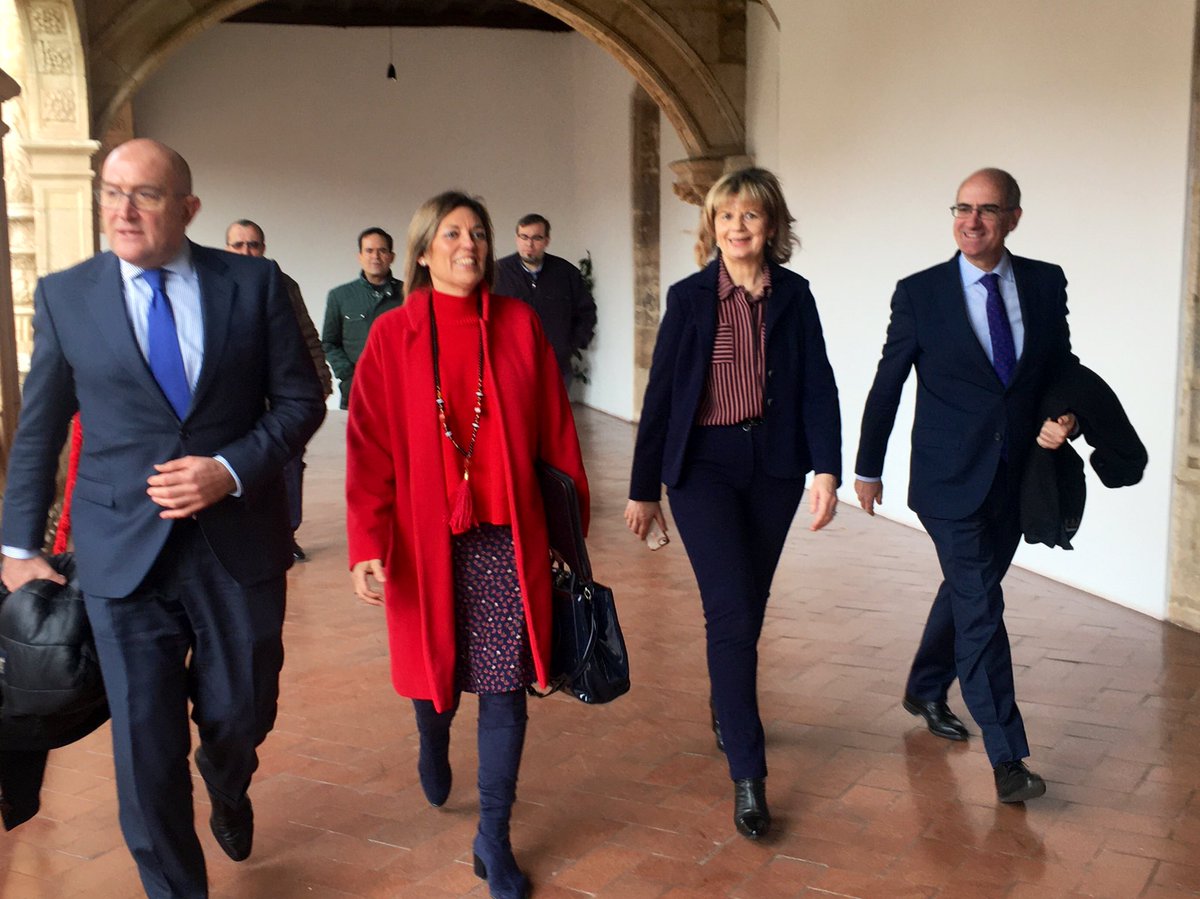 dipusalamanca's tweet photo. 🌱 El Presidente participa en las Jornadas de #innovacion como motor de crecimiento y de la productividad en el sector agroalimentario, organizadas por @ONGDhmasd y destaca la apuesta de la institución por la innovación y el desarrollo para hacer un sector fuerte y competitivo https://t.co/Qk6SGMj9Kd