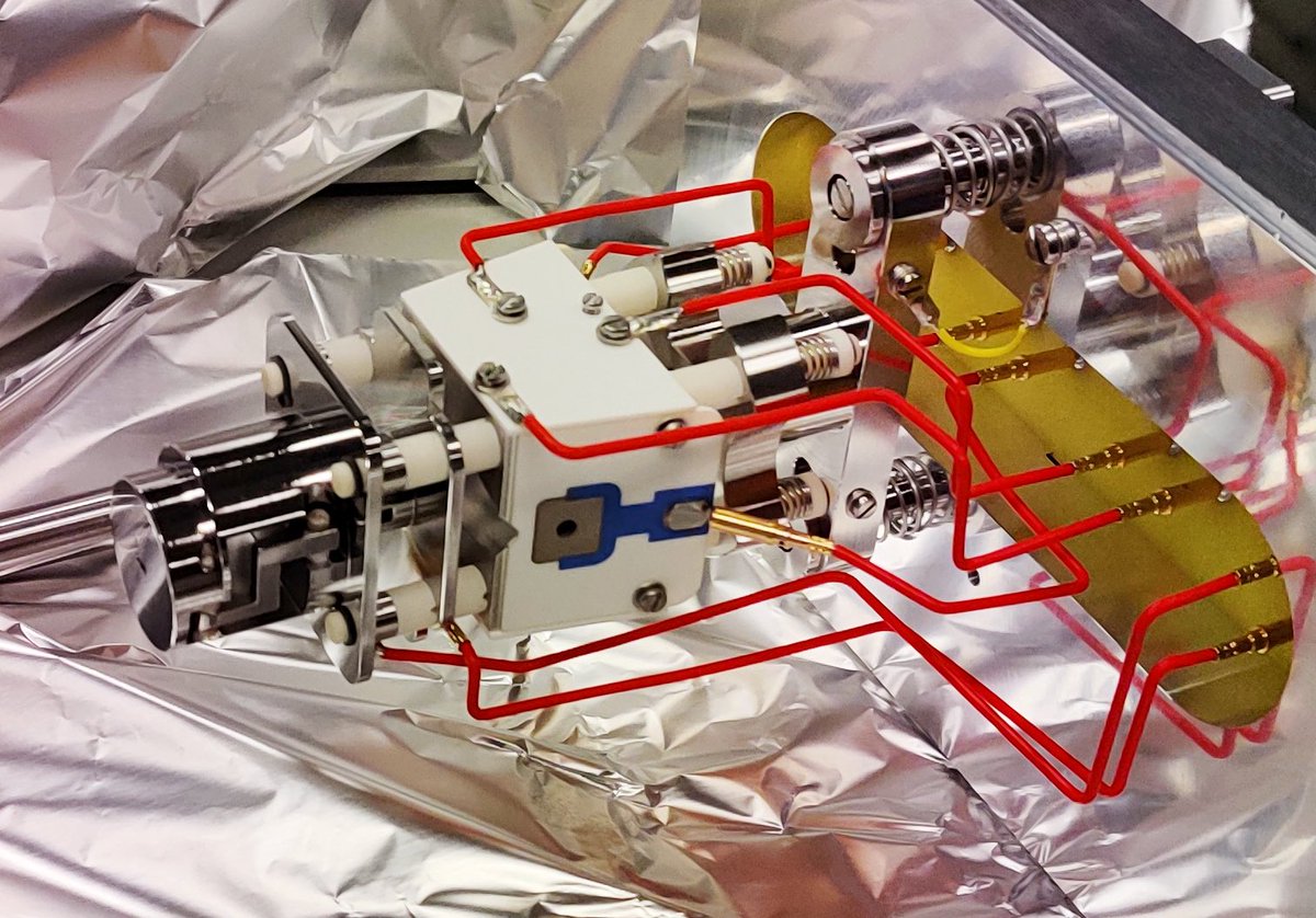 NCRG_UTU's tweet photo. The yearly maintenance of our flagship mass spectrometer, the Orbitrap Q Exactive, is done for 2020. πNow just run, run, run. ππββοΈπͺ#thermo #orbitrap #qexactive
#maintenance #chromatography #uplc #liquidchromatography #massspectrometry #chemistry #quantitativeanalysis #UniTurku https://t.co/Mx06poXvF1