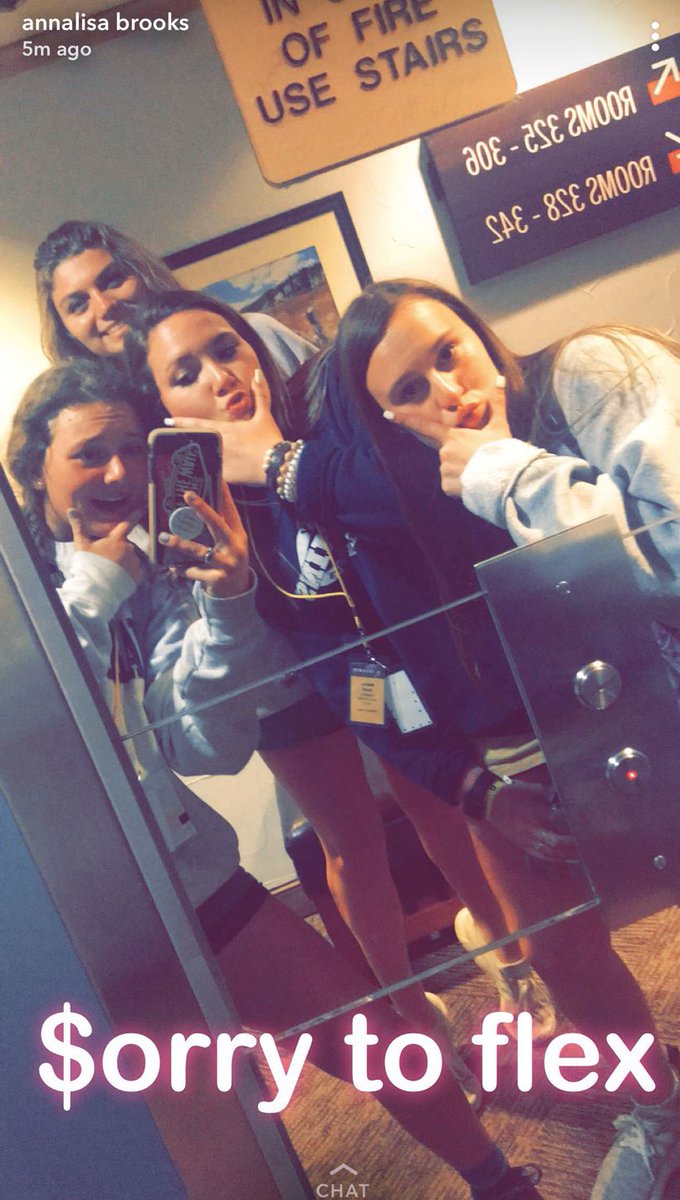 malloryscott19's tweet photo. happy birthday @annalisabrooks_  !!! love you &amp; all our crazy mems! have the best day<333 🤩🥰🥳🤠💖 https://t.co/DbsczyPIOX