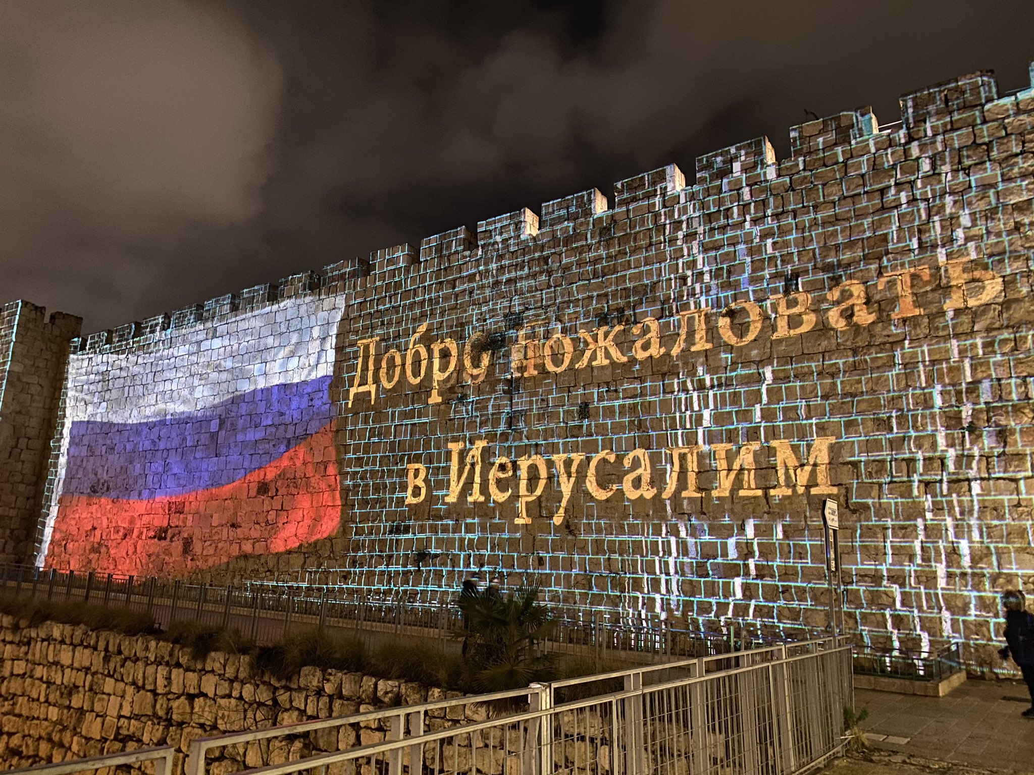 https://pbs.twimg.com/media/EO-nqxgX0AonKBz?format=jpg&amp;name=4096x4096
