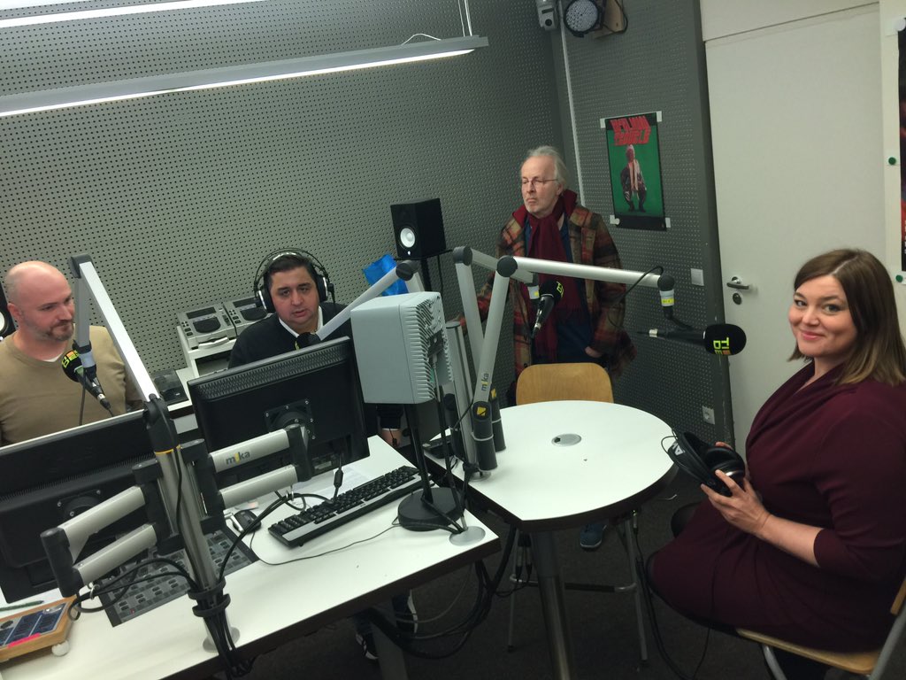 GRUENE_Hamburg's tweet photo. Ihr Türkisch ist noch ausbaufähig...Jetzt bei #SekerFM auf #Tideradio: @fegebanks im Gespräch. #TeamFegebank #HamburghateineWahl #DieZeitistjetzt https://t.co/F752d7IS5T