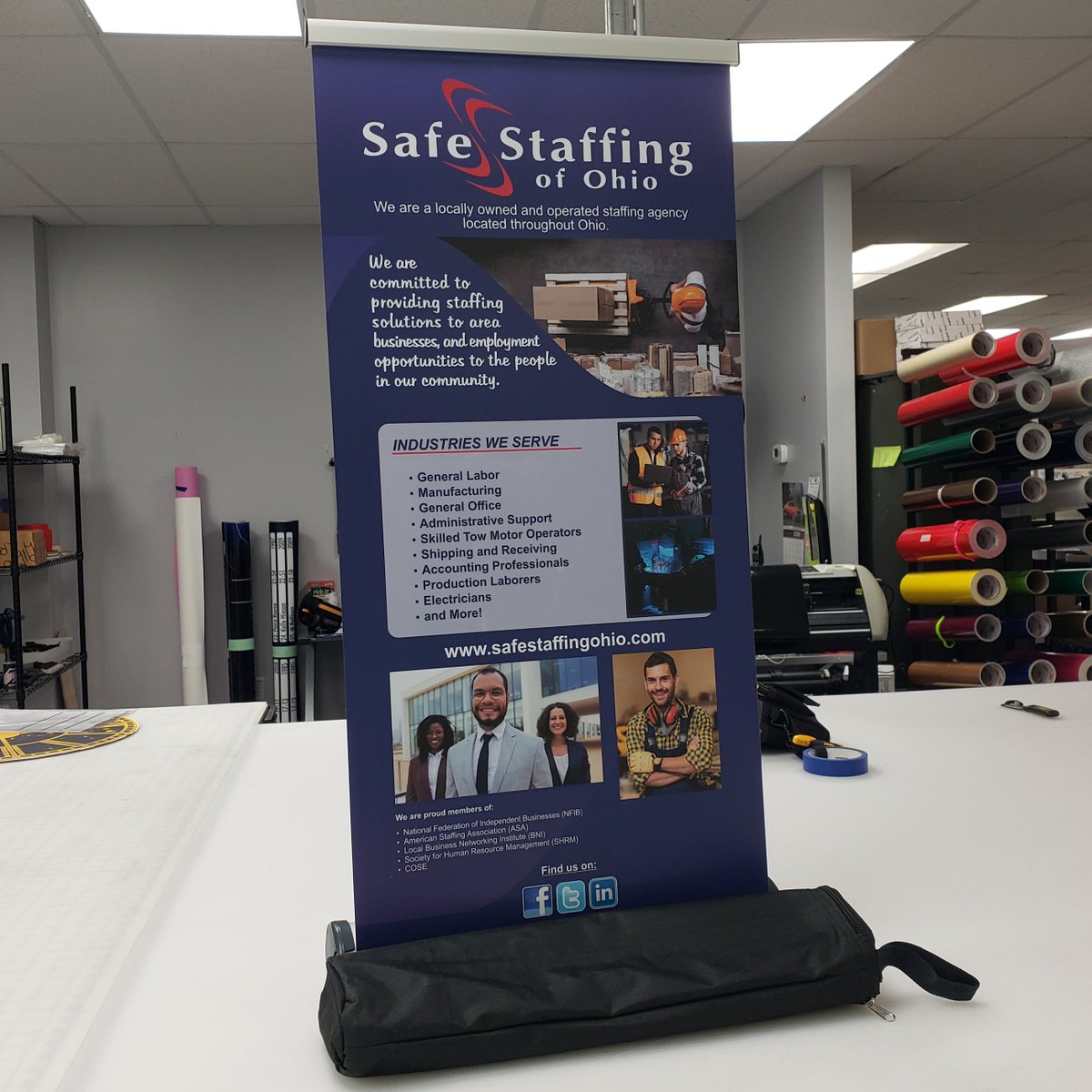LorisPrinting's tweet photo. Did you know banner stands are the most cost-effective display tools available? We offer 4 different sizes of banner stands including table top ones. These are a great tool to take to trade shows especially since they retract and come with a carrying case! https://t.co/UhVSBUUl1M