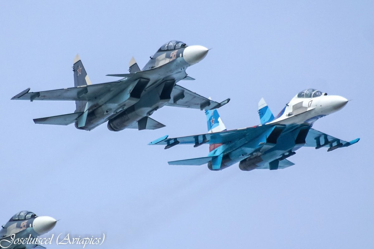 FOTOgrAAMA's tweet photo. José Luís Celada @joseluiscel nos envía nuevas fotos 📷  del #MAKS2015 🙋‍♂️Gracias 🙋‍♂️ #HalconesdeRusia #SokolyRossii #FalconsofRussia #Sukhoi #SU30SM #Su27UB #Rusia #AvGeek #avgeeks @AmigosMuseoAire #FOTOgrAAMA #spotters #planespotting #aviationphotography #aviationlovers https://t.co/I5yaLf1vNz