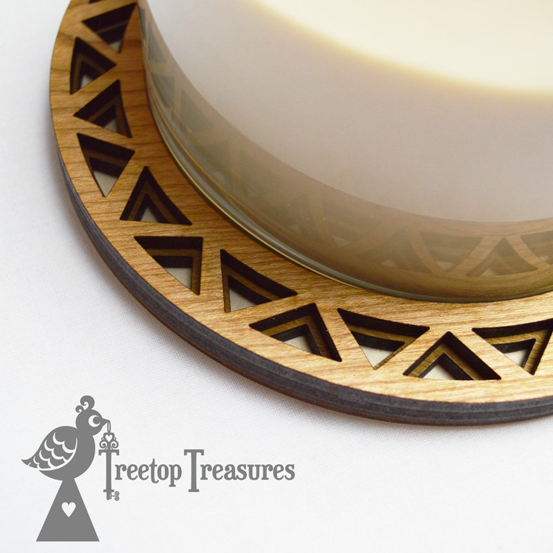 TreetopT_Gifts's tweet image. Next custom item to show you guys, a #geometric layered candeholder. With a super secret photo engraving of a happy couple underneath ❤ 

#PhotoEngraving #Weddings #Custom #Candleholder #lasercut #engraved